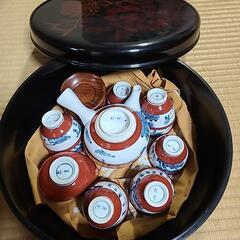 茶器セット+入れ物付きです