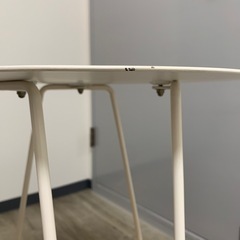 籐細工のサイドテーブルの画像