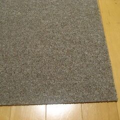 日本製タイルカーペット厚み6.5㎜・1枚２００円・在庫３２枚（１４９０）未使用品の画像