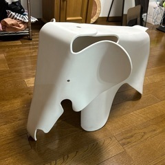 8/31まで Vitra エレファントチェアの画像