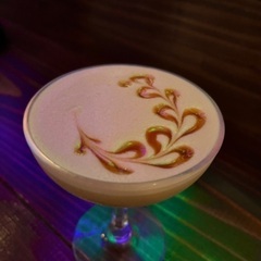 カフェバーのスタッフ募集中！の画像