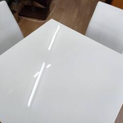 ダイニングテーブルの画像