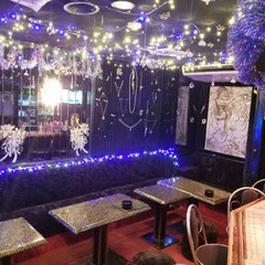 できたてほやほや新店！お酒飲んで、カラオケを歌って、楽しんで、カ...