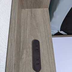 コンセント付きセミダブルベッド Semi-Double Bed with 2 Electrical Socketsの画像