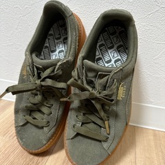 PUMAスニーカー