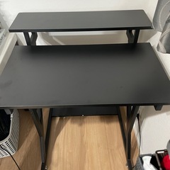 パソコンデスクの画像