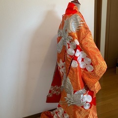 豪華 色打掛  鶴刺繍 赤 花嫁衣装 着物 成人式 打掛　結婚式　写真撮影　着付け　ウエディング 結婚式 和装 和式 昭和レトロ アンティーク リメイク ハギレ 生地 日本　レンタル可能　JAPAN の画像