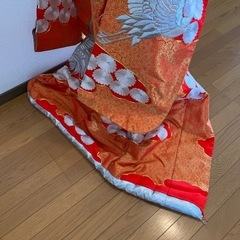 豪華 色打掛  鶴刺繍 赤 花嫁衣装 着物 成人式 打掛　結婚式　写真撮影　着付け　ウエディング 結婚式 和装 和式 昭和レトロ アンティーク リメイク ハギレ 生地 日本　レンタル可能　JAPAN の画像