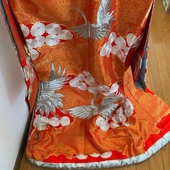 豪華 色打掛  鶴刺繍 赤 花嫁衣装 着物 成人式 打掛　結婚式　写真撮影　着付け　ウエディング 結婚式 和装 和式 昭和レトロ アンティーク リメイク ハギレ 生地 日本　レンタル可能　JAPAN の画像