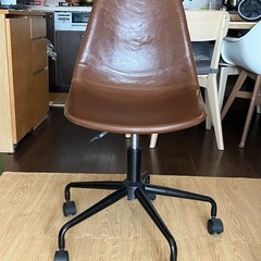 美品　週末お値下げ！使用 1年未満‼︎回転昇降式デスクチェア の画像