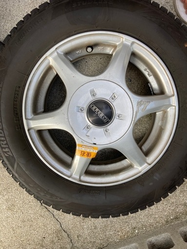 スタッドレスタイヤ4本　チェーンつき