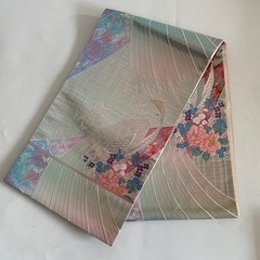 帯 正絹 玉虫色文様 着物 孔雀花蝶文 金銀糸 ピンク系　帯　成人式　孔雀　蝶々　刺繍　玉虫色　パーティー　卒業式　入学式　結婚式　の画像