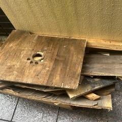 廃材木材　焚き木や燃料として　ネジはほぼ取ってます。