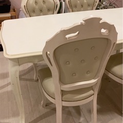 ダイニングテーブル　椅子　ローラアシュレイ　の画像