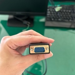 HDMIと15ピンのコードの画像