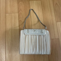シルバー手さげポーチの画像