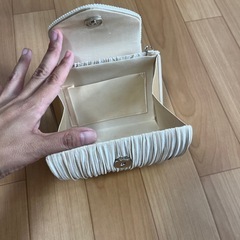 シルバー手さげポーチの画像