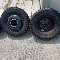 2トントラッククラス汎用ホイルにマッドタイヤセット。の画像
