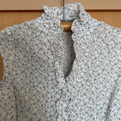 【win win】花柄ノースリーブシャツ　Mサイズの画像