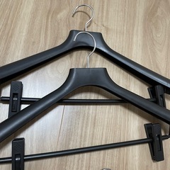 ニトリ　メンズハンガー クリップ付き　4本の画像