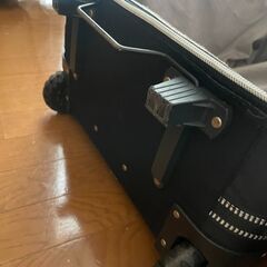 無料・大型布製スーツケース（故障箇所あり）の画像