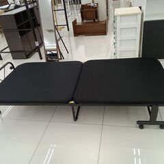 ★ジモティ割あり★  折り畳み式ベッド ブラック H34×D21...