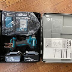 ディオール プチCD パール ストーン ブローチレディースメタル・クリスタル