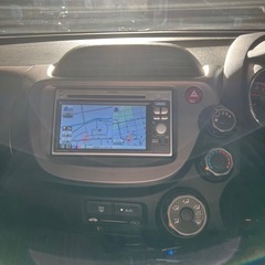 ご成約ありがとうございました😸更に値下げ‼️走行少な目‼️ホンダフィット 10周年記念車❗️ナビ、ETC付いてます❗️の画像