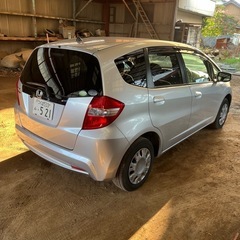 ご成約ありがとうございました😸更に値下げ‼️走行少な目‼️ホンダフィット 10周年記念車❗️ナビ、ETC付いてます❗️の画像