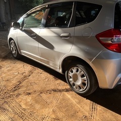 ご成約ありがとうございました😸更に値下げ‼️走行少な目‼️ホンダフィット 10周年記念車❗️ナビ、ETC付いてます❗️の画像