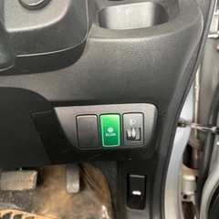 ご成約ありがとうございました😸更に値下げ‼️走行少な目‼️ホンダフィット 10周年記念車❗️ナビ、ETC付いてます❗️の画像