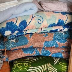 布団 引き取りにきてくれるかたに無料にて差し上げます