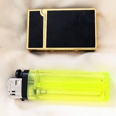 美品 VICTORY ガスライター　ゴールド＆ブラック　オニキス 骨董品レベル　蓋を開ける時のキーンという音が最高です。 いかなるネットで調べても同品はまず出てこないと思います。の画像