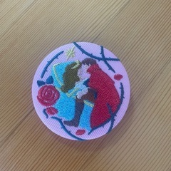 眠れる森の美女　刺繍缶バッジ