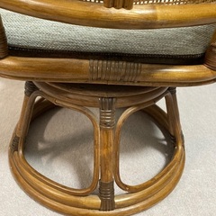 籐回転チェア（中古品）の画像