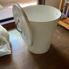 IKEAの大きいバケツ