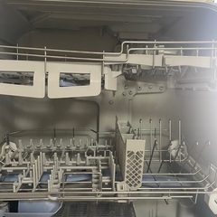 The dishwasher is in very good condition.の画像