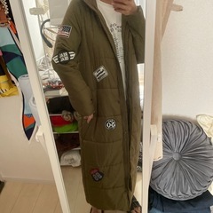 ワッペンつきロングダウンコートの画像