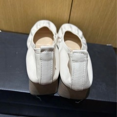 美品ベージュパンプスの画像