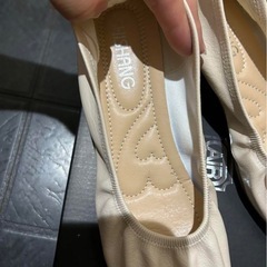 美品ベージュパンプスの画像