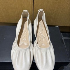 美品ベージュパンプスの画像