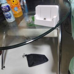 オシャレなガラステーブルの画像