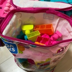 メガブロック　机セットの画像