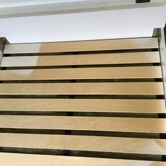 【リサイクルサービス八光】幅125.5㎝　ホワイト　1口コンセント・照明付きセミダブルベッド　ロータイプ(枠のみ)の画像