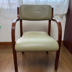 肘置き付き椅子の画像
