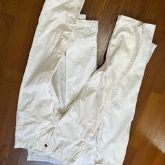 ウェスト74～78㎝位の方向けのいけてる白いチノパンを3本まとめてお譲りします。の画像