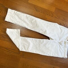 ウェスト74～78㎝位の方向けのいけてる白いチノパンを3本まとめてお譲りします。の画像
