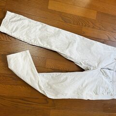 ウェスト74～78㎝位の方向けのいけてる白いチノパンを3本まとめてお譲りします。の画像