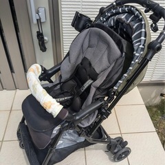 ベビーカー　コンビ　レインカバーやドリンクホルダー付き！