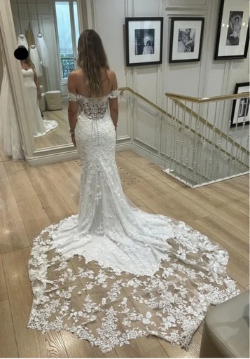 Pronovias マーメイドスタイルのウェディングドレス